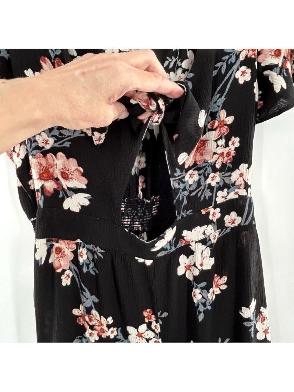 American Eagle Black Floral Romper Short Sleeve Large - Picture 3 of 10